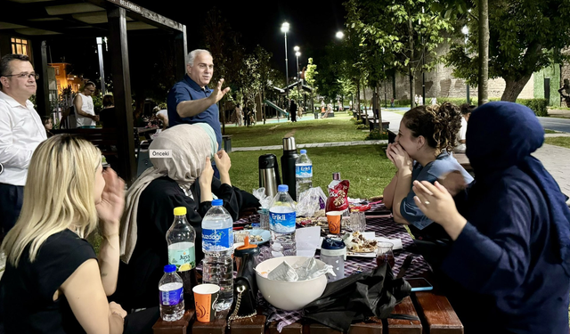 Başkan Turan Karasurları Millet Bahçesi'nde halkla buluştu