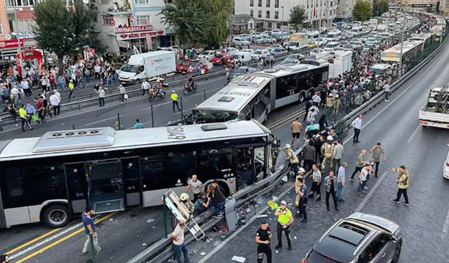 İstanbul'da Metrobüsler çarpıştı; 1 ölü çok sayıda yaralı var, seferler durdu