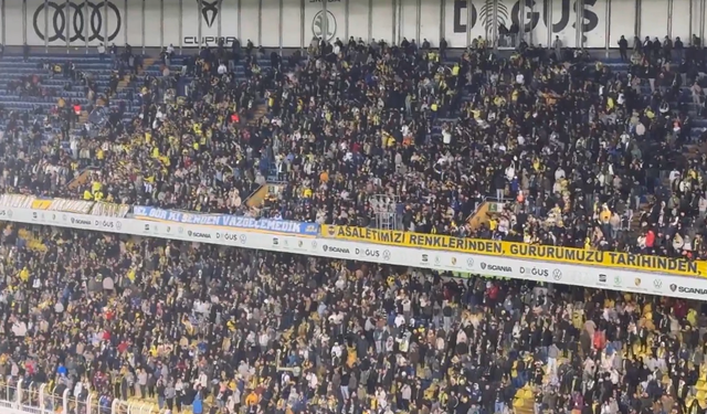 Fenerbahçe tribünlerinde Yönetim İstifa sesleri gündem oldu!