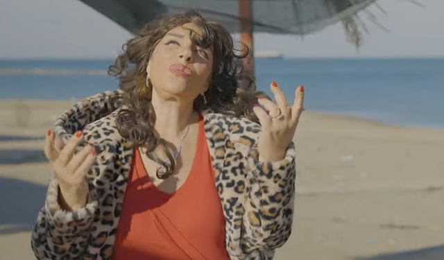 Tiyatrocu Oyuncu Söz Yazarı Semra Sima'nın ilk Eseri çıktı…