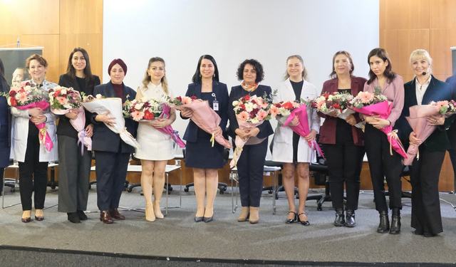 Doğumdan Menopoza Kadının Sağlık Serüveni Paneline yoğun ilgi