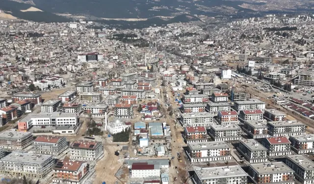 Ağır yıkıma uğrayan şehir yeniden ihya ediliyor...