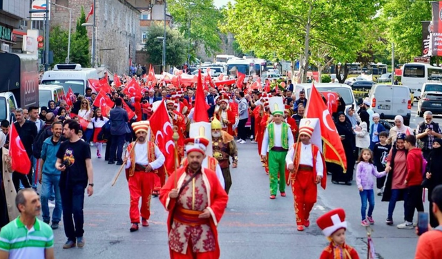 İstanbul'un Fethi'nin 572. Yılında SoloTürk F-16 Gösterisi