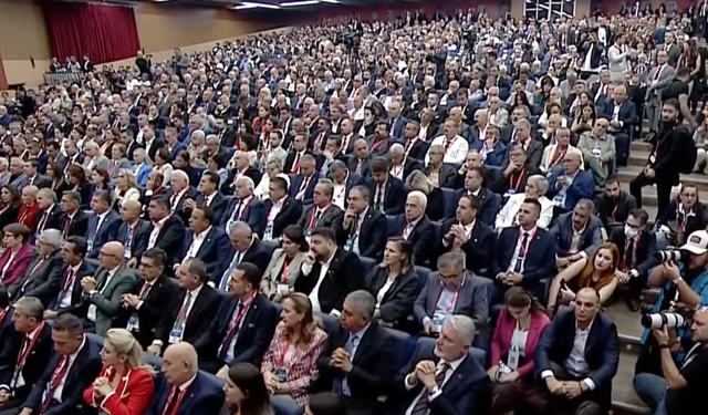 CHP sandık başında... Olağanüstü Kurultay''da tek aday Özgür Özel...