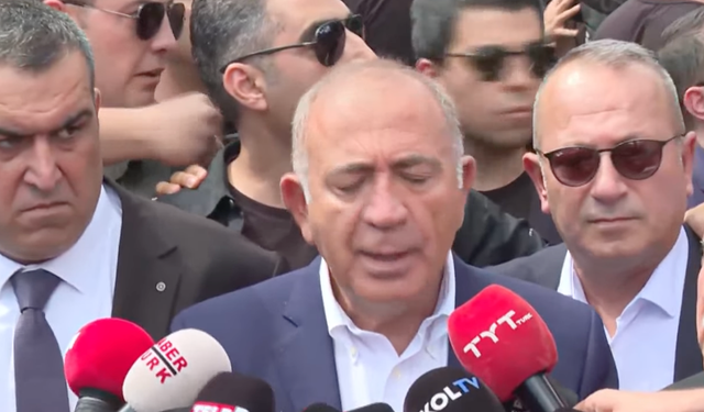 Gürsel Tekin CHP İl Merkezi bina önünde ! Biz Kayyum değiliz...