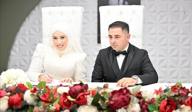 İsmail Ergüneş, Muhtarın Kızına Nikah Şahitliği yaptı...