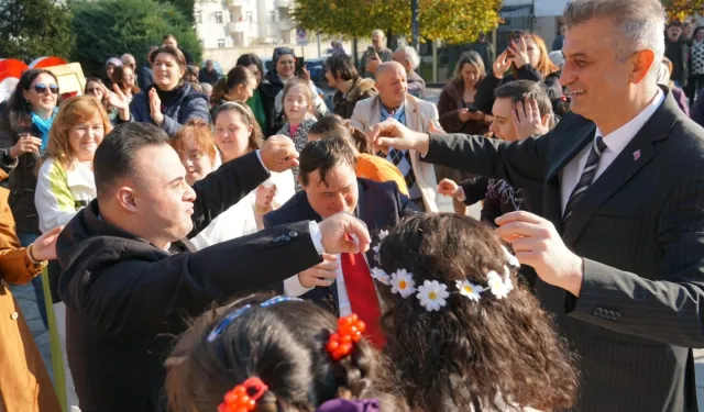 Gölcük'te engelli bireyler renk kattı