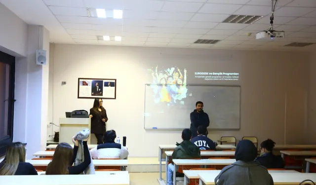 Kocaeli İzmit'te gençlere Avrupa Fırsatları semineri