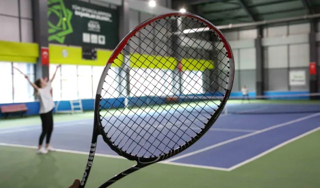 Konya Meram'da aileler 'kort'ta buluşuyor