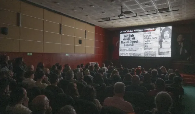 Mersin'de 'Biz Radyoyu Çok Sevdik' belgeseli büyük ilgi gördü