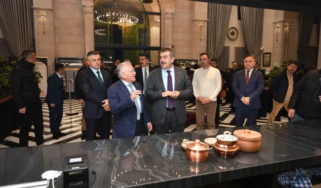 Yusuf Tekin'den Mutfak Sanatları Merkezi'ne övgü