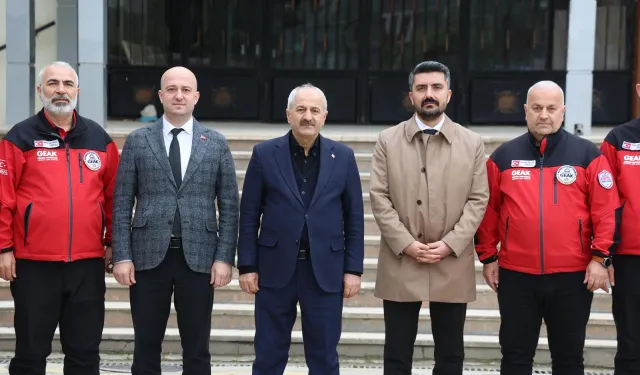 Başkan Büyükgöz Hatay'da deprem şehitlerini andı