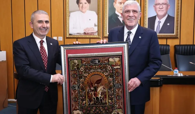 İYİ Parti Kocaeli'den Genel Başkan Dervişoğlu'na anlamlı hediye