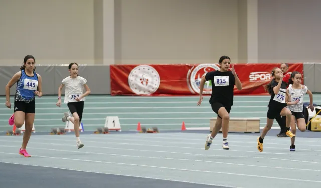 Bursa Büyükşehir Belediyesporlu atletler Türkiye Şampiyonası'nı 3 madalyayla tamamladı