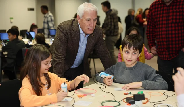 Bursa'da gençler bilimle buluştu