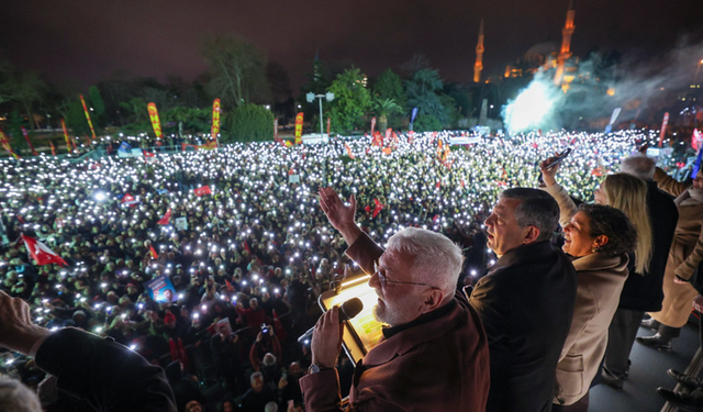 Saraçhane’de İmamoğlu Mitingi: On binlerden destek, Özel’den iktidara sert mesaj