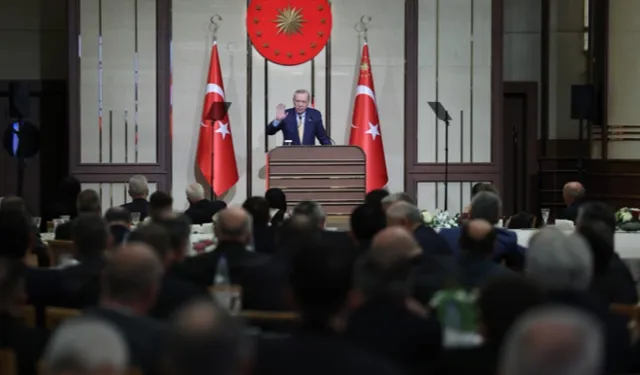 Erdoğan esnafla iftarda buluştu: Bölgesel türbülanstan başarıyla çıkacağız