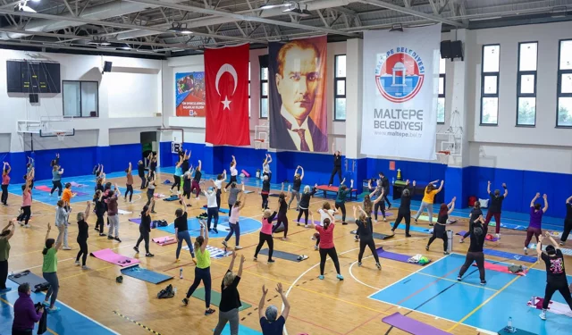 İstanbul Maltepe'de Köymen, spor yapan kadınlarla buluştu