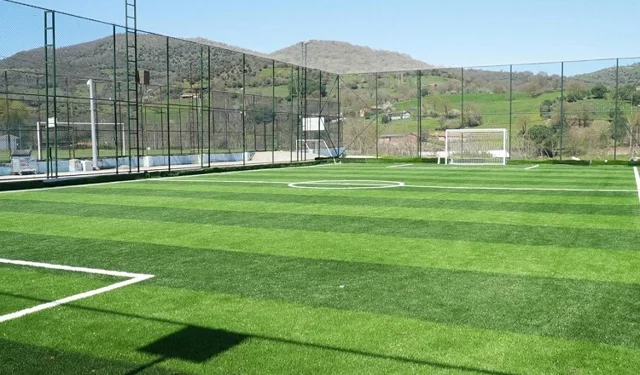 Ahmet Akın Balıkesirli gençlerin sesine kulak verdi