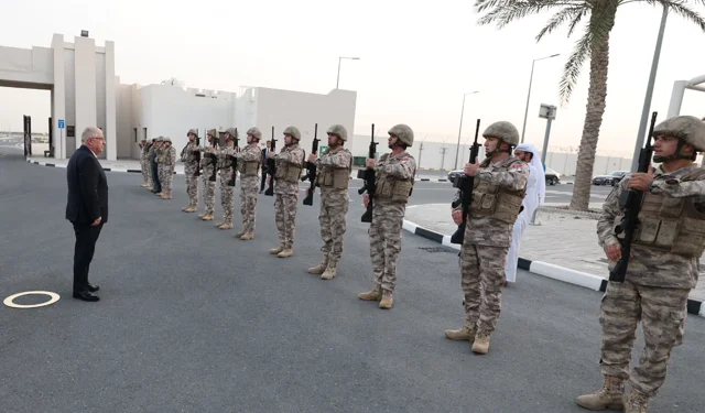 Bakan Güler Katar'da