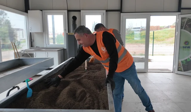 Çayırova'da kompost üretim tesisi toprağa can oluyor