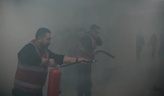 İzmir'de afetlere karşı tam hazırlık... Tatbikat gerçeği aratmadı