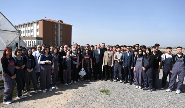 Konya'da Milletvekili Baykan ve Başkan Altay lise öğrencileriyle buluştu