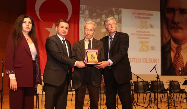 Köy Enstitüleri'nin 86. yılında aydınlanma onur ödülü sahibini buldu