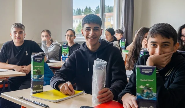 Yıldırım'da plastiğe fren: 31 okula arıtma, 32 bin öğrenciye matara