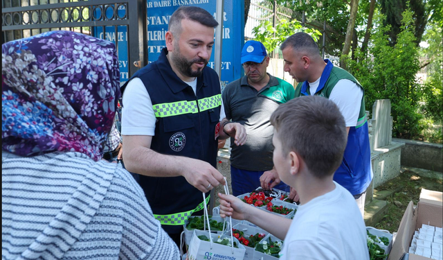 Arnavutköy‘de Bayram Öncesi Camilerde ve Mezarlıklarda Hummalı Çalışma