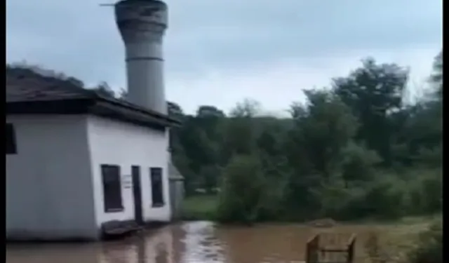 Bilecik Pazaryeri'ni sağanak yağış felç etti