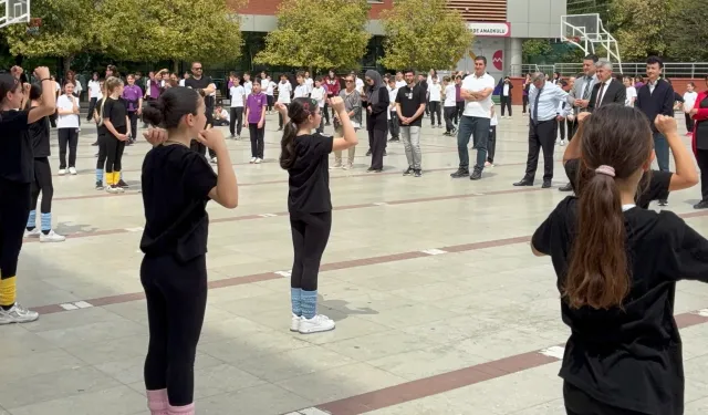 Bursa'da öğrenciler sağlıklı yaşam için hareket etti