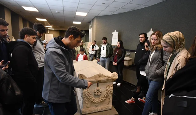 İzmir'de üniversite öğrencilerine Bergama ve Ödemiş gezisi