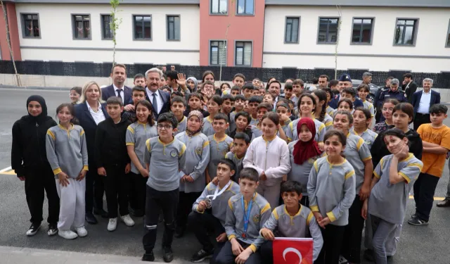 Kayseri Melikgazi'nin 2 yeni eğitim yuvası açıldı