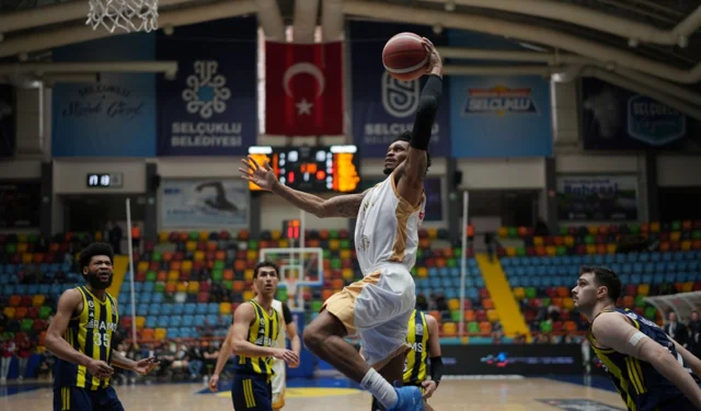 Konya Büyükşehir Play-Off'a galibiyetle başladı