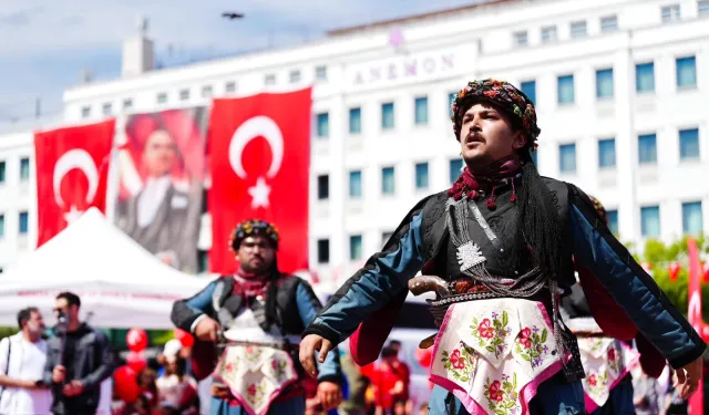19 Mayıs Coşkusu meydanlara taştı