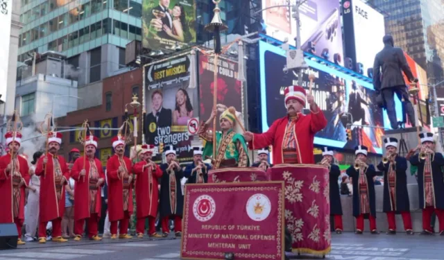 MSB Mehteran Birliği'nden Times Meydanı'nda müthiş performans
