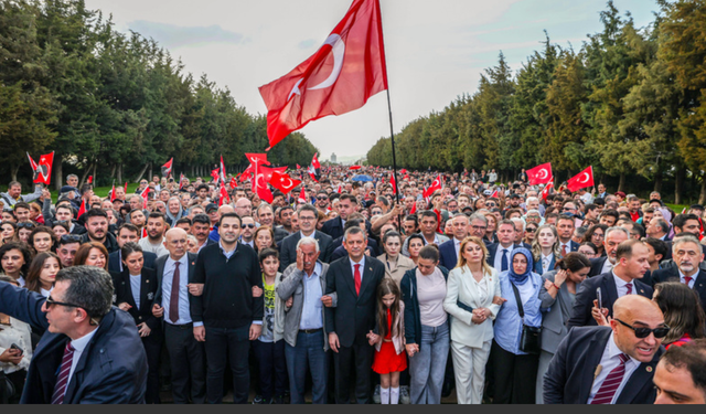 Özgür Özel’den Ankara’da Güç Gösterisi: Anıtkabir'den Kılıçdaroğlu’na sert yanıt verdi!