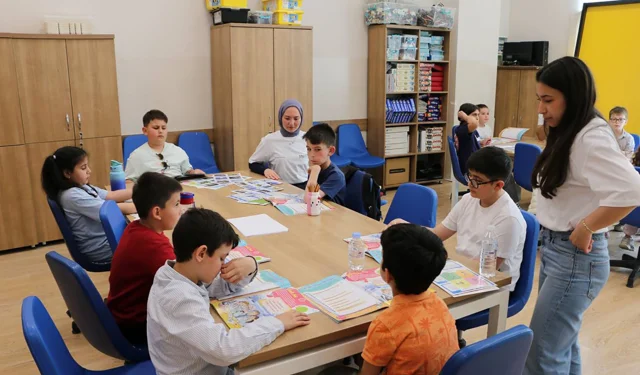 Sakarya Büyükşehir'in 'Genç Düşünürler Atölyesi' SGM'de başladı