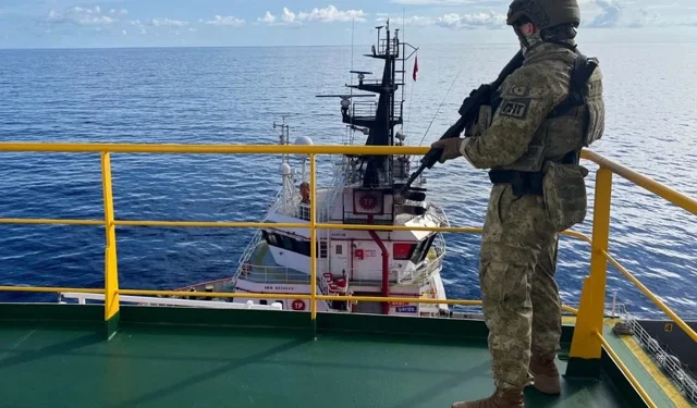 Türk Deniz Gücü'nden sondaj gemilerine güvenlik desteği