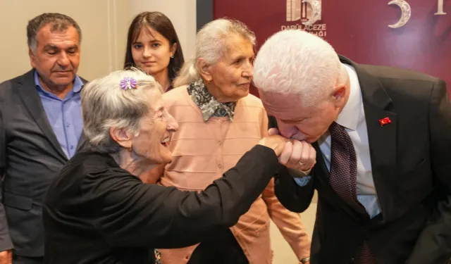 Vali Davut Gül'den Darülaceze'ye bayram ziyareti