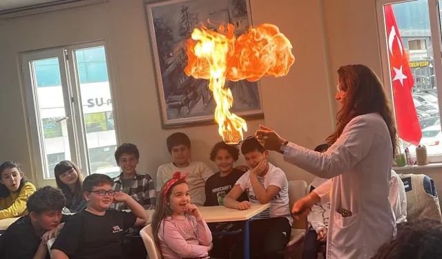 İstanbul Maltepe'de çocuklar bilimi eğlenerek öğreniyor