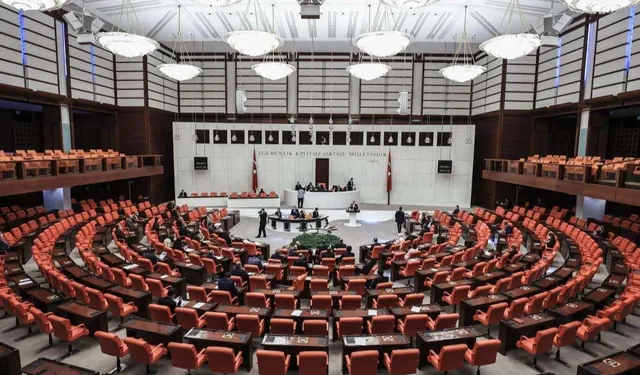 TBMM'deki sandalye dağılımı yeniden şekillendi... YENİ Parti 2. sırada