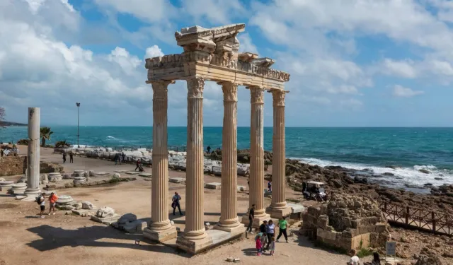 Bakan Ersoy: Turizmi 4 mevsime yaymak için çalışıyoruz
