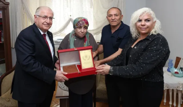 Bakan Güler, şehit Er Alaattin Buluç'un ailesini ziyaret etti