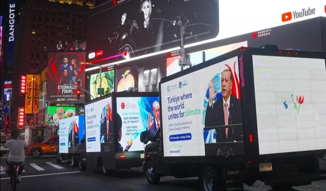 Cumhurbaşkanı Erdoğan'ın mesajları Times Meydanı'nda