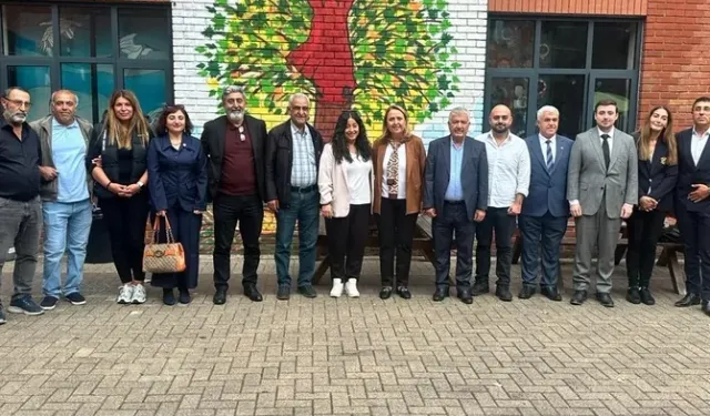 Semra Dinçer Londra'da CHP İngiltere Birliği üyeleriyle buluştu