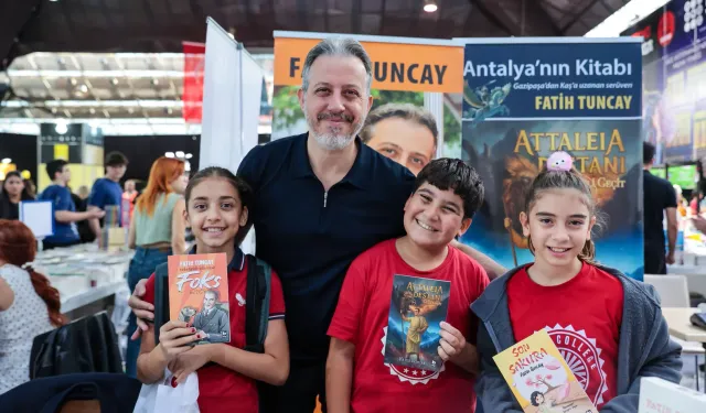 Antalya Kitap Fuarı'na ilgi sürüyor