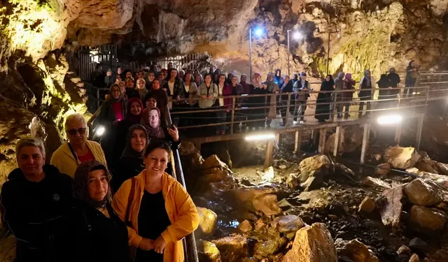 Düzce'de 14 mahalleden 300 kadın Sarıkaya Mağarası'nı gezdi
