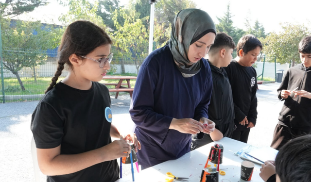 GAZİOSMANPAŞA KÖY OKULLARINDA UZAYIN KAPILARINI ARALIYOR